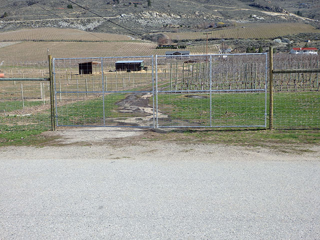 Deer fence gate